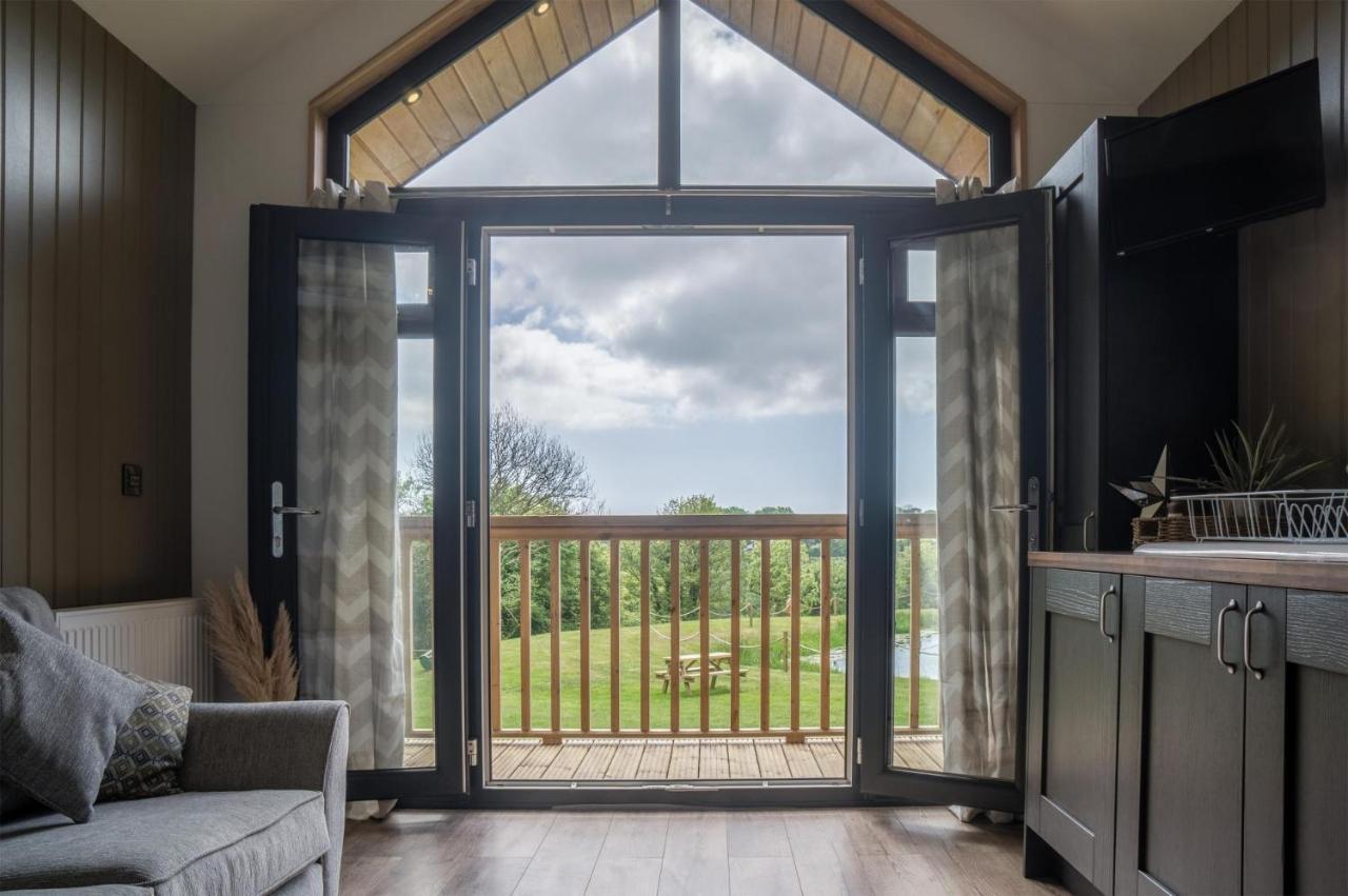 Cabin In The Woods - 1 Bedroom Lodge - Kilgetty Stepaside  Esterno foto