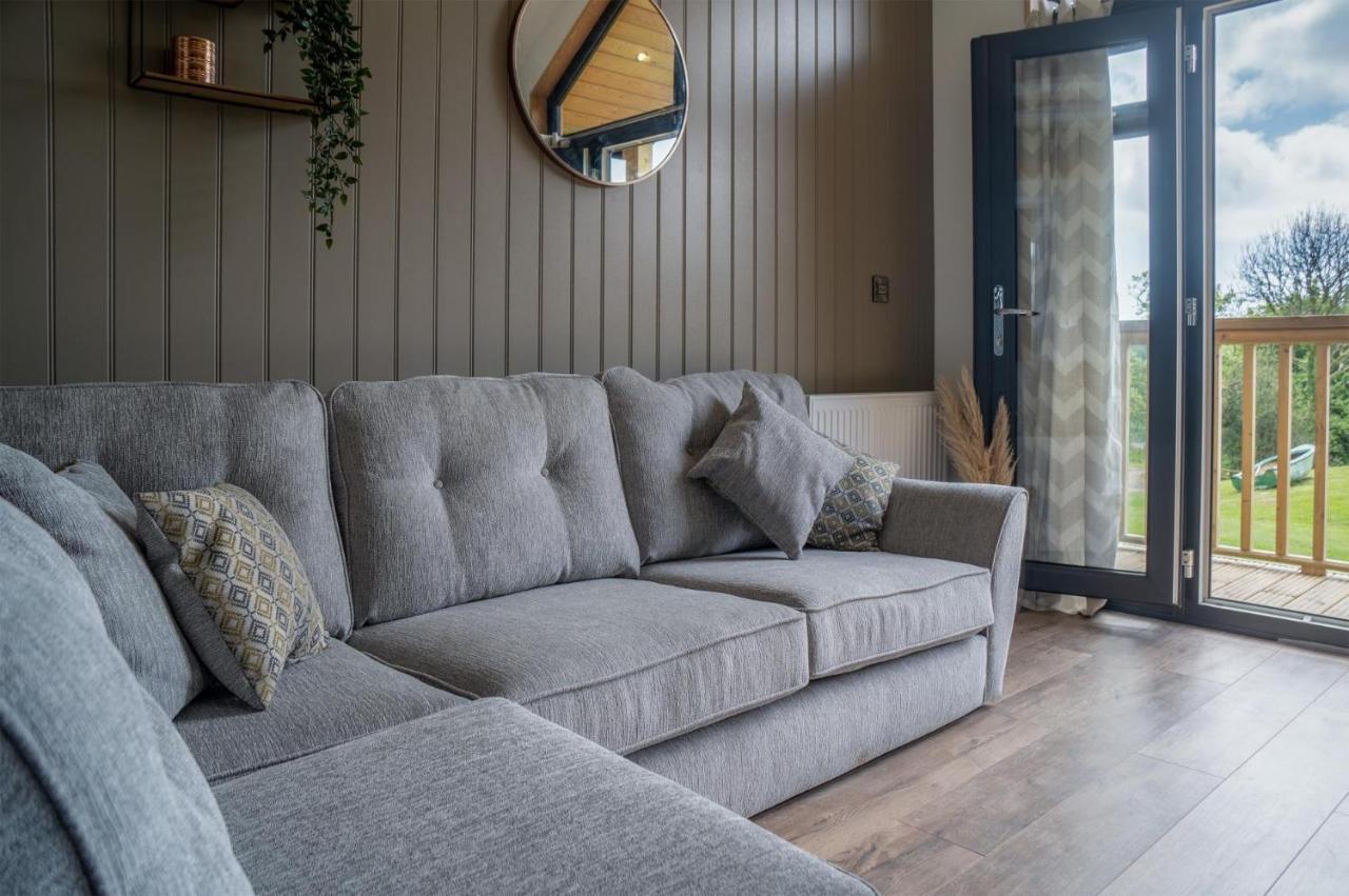 Cabin In The Woods - 1 Bedroom Lodge - Kilgetty Stepaside  Esterno foto