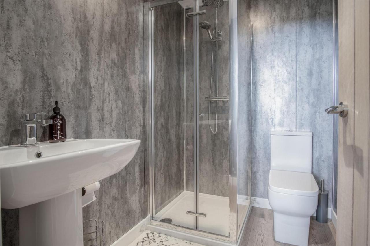 Cabin In The Woods - 1 Bedroom Lodge - Kilgetty Stepaside  Esterno foto